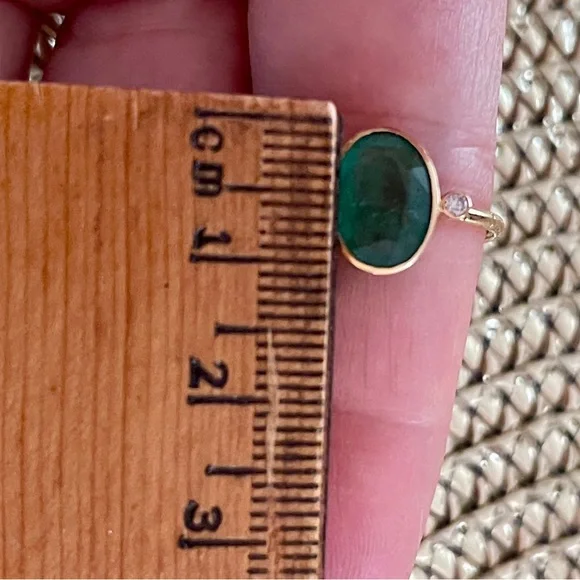 18KT Yellow Gold hallmarked oval Colombian emerald ring with two diamonds NEW - Picture 7 of 8